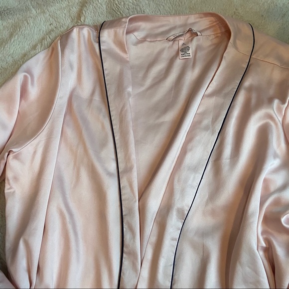 Victoria’s Secret Pink Satin Short Robe - Picture 6 of 13